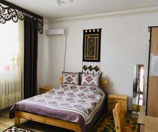 Гостевой дом Guest House EtnoDom Джалал-Абад Люкс с кроватью размера «king-size»-1